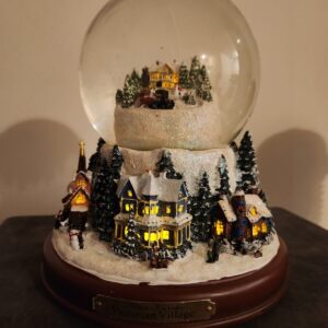 Thomas Kinkade Victorian Village Snowglobe Music And Lights