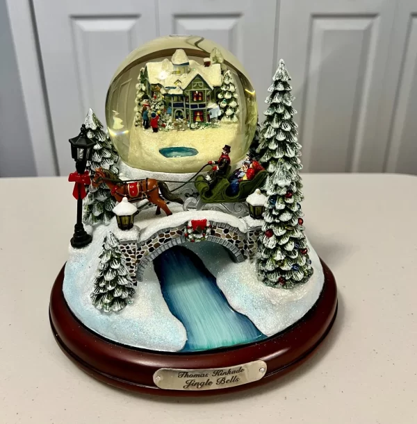 Thomas Kinkade Jingle Bells Musical Christmas Snow Globe Sculpture No A9328