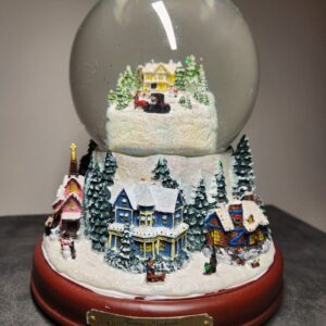 Thomas Kinkade Victorian Village Snowglobe Music And Lights