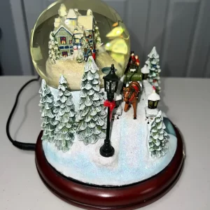 Thomas Kinkade Jingle Bells Musical Christmas Snow Globe Sculpture No A9328