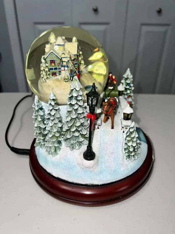 Thomas Kinkade Jingle Bells Musical Christmas Snow Globe Sculpture No A9328