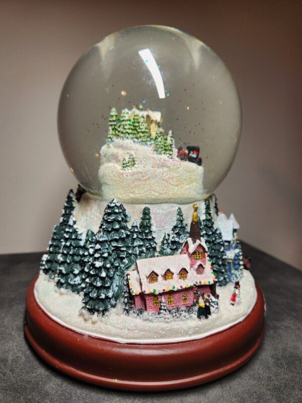 Thomas Kinkade Victorian Village Snowglobe Music And Lights