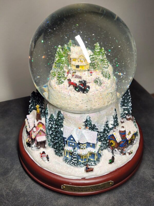 Thomas Kinkade Victorian Village Snowglobe Music And Lights