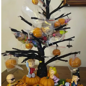 Peanuts It'S the Great Pumpkin Illuminated Halloween Tabletop Tree 33cm Tall