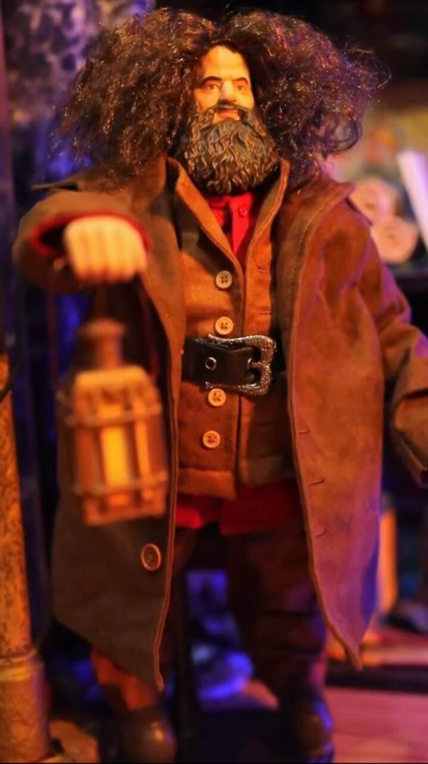 The Ashton Drake Galleries RUBEUS Hagrid Ultimate Year One Portrait Figure