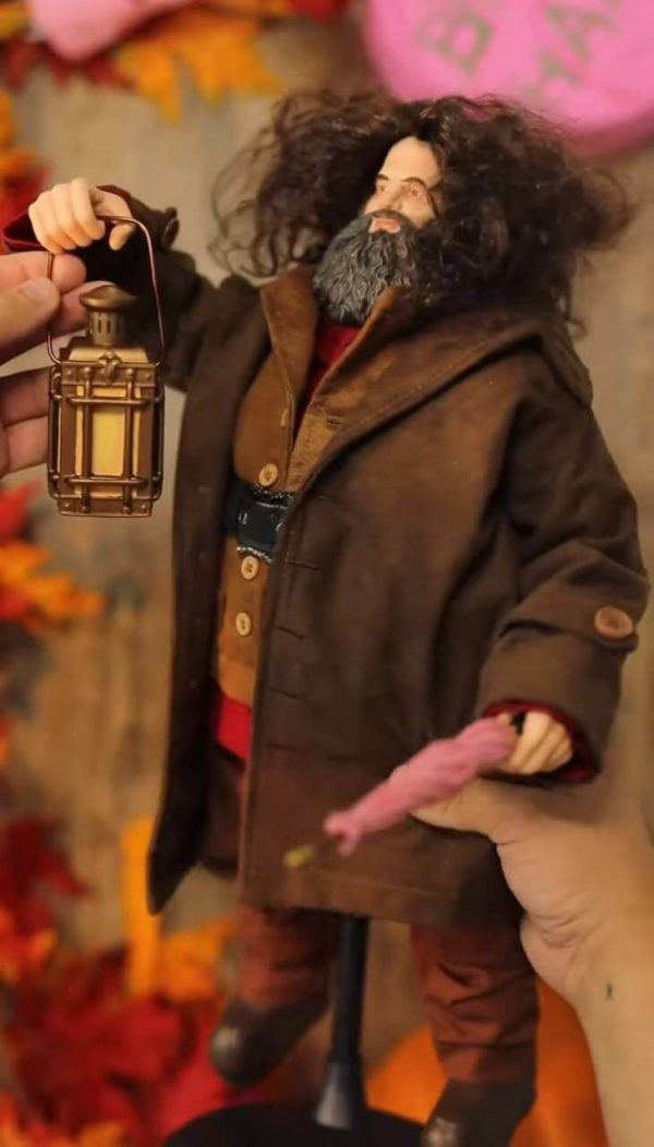 The Ashton Drake Galleries RUBEUS Hagrid Ultimate Year One Portrait Figure